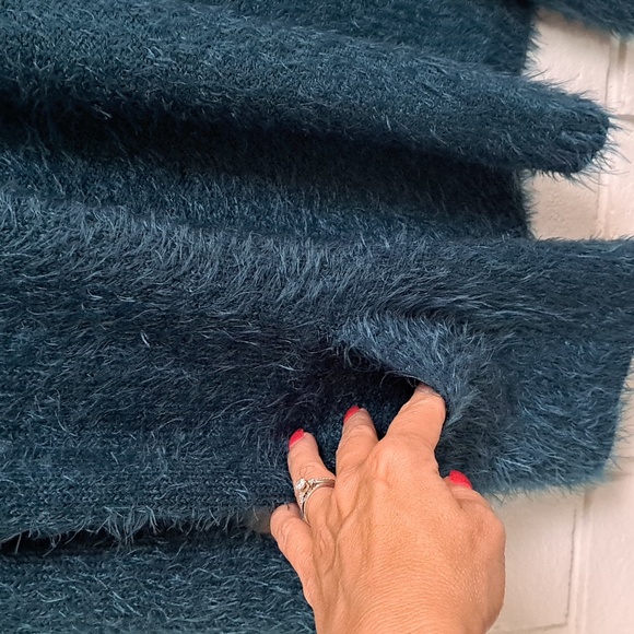 Chelsea & Theodore Dark Teal Fuzzy Open Front Cardigan W/Pockets. Size Small - Picture 4 of 8